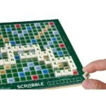 لعبة الكلمات المتقاطعة الترفيهية لأجواء عائلية مليئة بالتحدي والاكتشافات : SCRABBLE Classique Jeu de Lettres Multi-joueurs 0116F-1 - Image 3