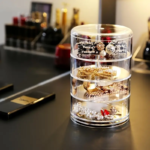 ⁦Organisateur de maquillage rotatif à 360 degrés en cristal acrylique⁩ - الصورة ⁦10⁩