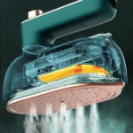 ⁦تصميم مطور: يتم استخدام جسم صغير الحجم مزود بسلك ولون مميز ومقبض زاوية قابل للتعديل لتعزيز تجربة هذه المكواة.⁩ - الصورة ⁦4⁩