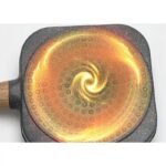 ⁦Poêle à crêpes & oeufs avec 4 trous en aluminium antiadhésive⁩ - الصورة ⁦4⁩