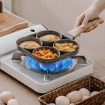 ⁦Poêle à crêpes & oeufs avec 4 trous en aluminium antiadhésive⁩ - الصورة ⁦2⁩