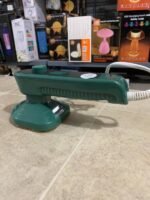 ⁦تصميم مطور: يتم استخدام جسم صغير الحجم مزود بسلك ولون مميز ومقبض زاوية قابل للتعديل لتعزيز تجربة هذه المكواة.⁩ - الصورة ⁦12⁩