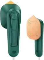 ⁦تصميم مطور: يتم استخدام جسم صغير الحجم مزود بسلك ولون مميز ومقبض زاوية قابل للتعديل لتعزيز تجربة هذه المكواة.⁩ - الصورة ⁦2⁩