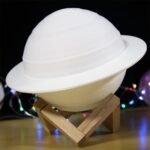 ⁦Lampe LED imprimée en 3D saturne⁩ - الصورة ⁦3⁩