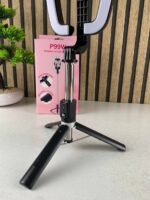 ⁦Perche à Selfie Extensible avec Support pour Téléphone et Lampe LED – عصا سيلفي مع إضاءة مدمجة ويد تحكم⁩ - الصورة ⁦12⁩