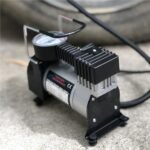 ⁦Air Compresseur et Gonfleur de pneu DC 12V prise allume ci-gare⁩ - الصورة ⁦2⁩