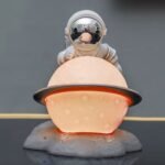 ⁦Astronaute Veilleuse Décoration De Bureau Lune Spaceman Résine⁩ - الصورة ⁦4⁩