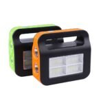 ⁦Kit Panneau Solaire portable avec Torche LED Rechargeable et 2 Lampes – طقم مصباح يعمل بالطاقة الشمسية⁩ - الصورة ⁦5⁩