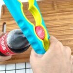 ⁦Ouvre-boîte Multifonction 4 en 1 et Cuillères à Mesurer Pliables en Silicone - فتاحة العلب متعددة الوظائف و ملاعق قياس قابلة للطي⁩ - الصورة ⁦2⁩