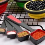 ⁦Ouvre-boîte Multifonction 4 en 1 et Cuillères à Mesurer Pliables en Silicone - فتاحة العلب متعددة الوظائف و ملاعق قياس قابلة للطي⁩ - الصورة ⁦8⁩