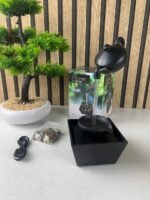 ⁦Fontaine théière flottante décoration de table avec lumières LED et pierres – نافورة مياه على شكل إبريق شاي عائم⁩ - الصورة ⁦7⁩