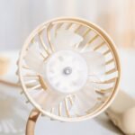 ⁦Ventilateur de Cou Portable 2 Vitesses Rechargeable par USB – مروحة عنق⁩ - الصورة ⁦3⁩