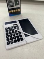 ⁦Calculatrice pliable et numérique avec tablette d’écriture LCD 6 pouces – آلة حاسبة ولوحة كتابة 2في1⁩ - الصورة ⁦10⁩
