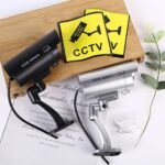 ⁦Fausse Caméras de Vidéosurveillance à énergie Solaire avec Clignotant Rouge LED⁩ - الصورة ⁦3⁩