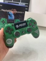 ⁦SONY DualShock Manette PS4 Sans Fil, Batterie Rechargeable (High Copy) – Edition FC25⁩ - الصورة ⁦4⁩