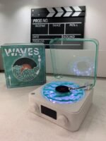 ⁦Lecteur Vinyle Sans Fil Bluetooth avec Effet Lumineux RVB – مكبر صوت بلوتوث⁩ - الصورة ⁦8⁩