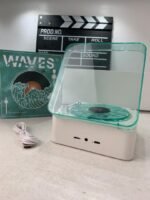 ⁦Lecteur Vinyle Sans Fil Bluetooth avec Effet Lumineux RVB – مكبر صوت بلوتوث⁩ - الصورة ⁦12⁩