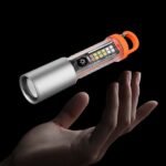 ⁦Lampe de Poche LED Multi-Fonction avec Zoom, Laser et 8 Modes d’Éclairage – Torche Étanche pour Camping d’Urgence avec Magnet⁩ - الصورة ⁦5⁩