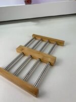 ⁦Dessous de Plat Extensible en Bambou et Acier Inoxydable – قاعدة أواني قابلة للتمديد⁩ - الصورة ⁦8⁩