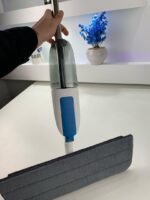 ⁦Balai Serpillère Pulvérisateur avec Réservoir Rechargeable – ممسحة بخاخ مع زجاجة قابلة لإعادة التعبئة⁩ - الصورة ⁦12⁩
