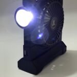 ⁦Ventilateur portable rechargeable avec lampe torche JL-9522 – مروحة محمولة مع مصباح⁩ - الصورة ⁦6⁩