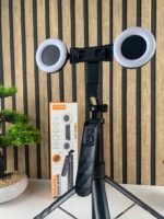 ⁦Trépied perche à selfie PLOKAMA avec deux lumières LED et télécommande sans fil 4en1 – حامل هاتف وعصى سيلفي قابل للتمدد مع إضاءة مدمجة⁩ - الصورة ⁦8⁩