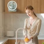 ⁦Ventilateur de Bureau Rechargeable Rotatif avec Lumière LED – مروحة مكتب قابلة للشحن⁩ - الصورة ⁦6⁩