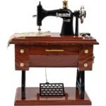 ⁦Boîte à Musique Miniature Machine à Coudre – ماكينة خياطة موسيقية⁩ - الصورة ⁦3⁩