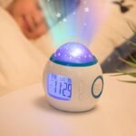 ⁦Réveil Digital à LED avec Projection étoilée avec calendrier, thermomètre, fonction de répétition⁩ - الصورة ⁦2⁩