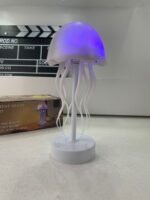 ⁦Lampe méduse RVB rechargeable avec capteur tactile et pieds dansants – مصباح ديكور على شكل قنديل⁩ - الصورة ⁦12⁩