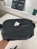 ⁦Sac de Poitrine Fashion Bag pour hommes avec bandoulière LX066 – حقيبة أغراض رجالية⁩ - الصورة ⁦12⁩