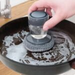 ⁦Brosse à Main avec Distributeur de Savon pour Cuisine – فرشاة يدوية بموزع صابون للمطبخ⁩ - الصورة ⁦6⁩