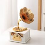 ⁦Phonographe trompette dorée et boîte à Bijoux Décorative – صندوق موسيقي⁩ - الصورة ⁦2⁩