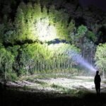 ⁦Lampe de Poche LED à Zoom Télescopique avec Bandes Fluorescentes - مصباح يدوي مع زووم تلسكوبي⁩ - الصورة ⁦6⁩