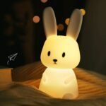 ⁦Veilleuse LED en forme de Lapin en siliconé pour enfants, avec capteur tactile⁩ - الصورة ⁦3⁩