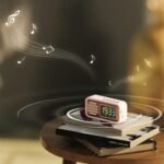 ⁦Réveil Bluetooth Rétro avec Haut-Parleur et Fonction IPX5 – ساعة منبه بلوتوث مع مكبر صوت⁩ - الصورة ⁦3⁩