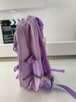 ⁦Sac à Dos Enfant Ludique avec Plusieurs Compartiment et un Peluche LM-5122 Mauve – حقيبة ظهر للأطفال بنفسجي⁩ - الصورة ⁦5⁩
