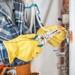 ⁦Pince à dénuder multifonction avec testeur de tension – أداة تجريد الأسلاك متعددة الوظائف⁩ - الصورة ⁦2⁩