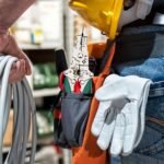 ⁦Pince à dénuder multifonction avec testeur de tension – أداة تجريد الأسلاك متعددة الوظائف⁩ - الصورة ⁦3⁩