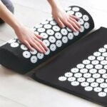 ⁦Coussin et Tapis Massage en Polymère d’acupression avec Sac de Rangement – بساط تدليك مع وسادة وحقيبة متنقلة⁩ - الصورة ⁦2⁩