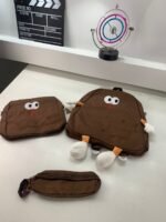 ⁦Ensemble de sacs d’école Kawai pour adolescents 3Pcs Language Marron – محفظة 3 قطع كاواي بني⁩ - الصورة ⁦5⁩