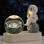 ⁦Veilleuse 3D en Forme de Boule de Cristal pour Astronaute⁩ - الصورة ⁦2⁩