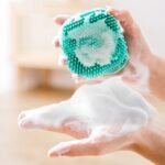 ⁦Brosse de Nettoyage et Distributeur De Shampoing en Silicone – فرشاة الحمام من السيليكون⁩ - الصورة ⁦4⁩