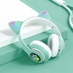 ⁦Casque stéréo Bluetooth sans fil oreilles de chat électroluminescents avec support carte TF⁩ - الصورة ⁦4⁩