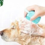 ⁦Brosse de Nettoyage et Distributeur De Shampoing en Silicone – فرشاة الحمام من السيليكون⁩ - الصورة ⁦3⁩