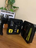 ⁦Lampe Solaire Portable Avec Kit de Tournevis et Outils⁩ - الصورة ⁦7⁩