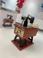⁦Boîte à Musique Miniature Machine à Coudre – ماكينة خياطة موسيقية⁩ - الصورة ⁦9⁩