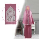 ⁦طقم صلاة نسائي 4 قطع برداء فضفاض وسجادة مبطنة مع غلاف للمصحف Kit De Prière 4 Pieces Pour Femmes En Tissu Doux Et Confortable⁩ - الصورة ⁦3⁩