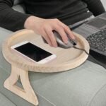 ⁦Plateau d'accoudoir de fauteuil en Bambou à Clip de Bras - صينية مسند ذراع للأريكة⁩ - الصورة ⁦3⁩